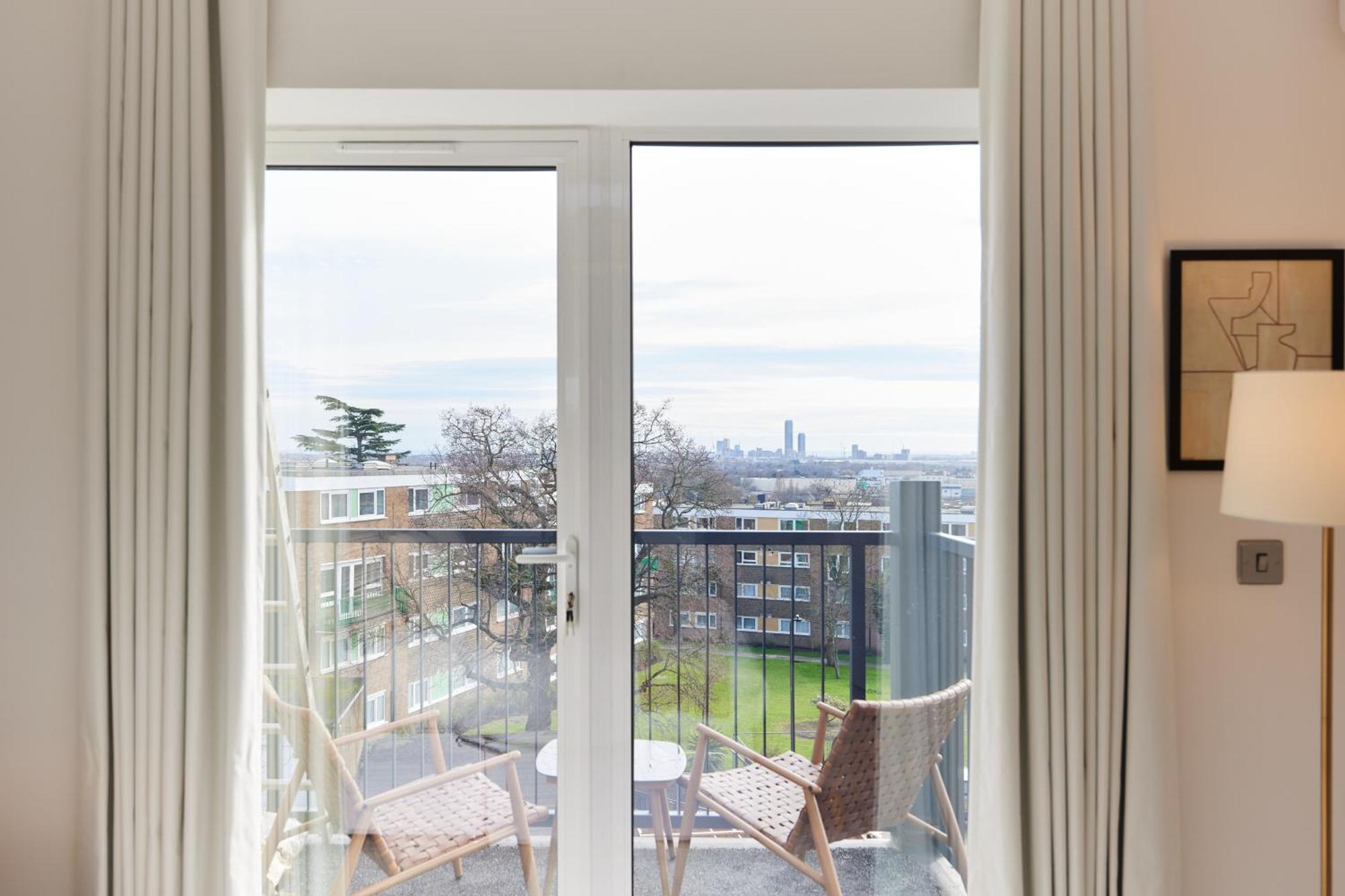 The Wembley Park Corner - Classy 2bdr Flat With Balcony London
