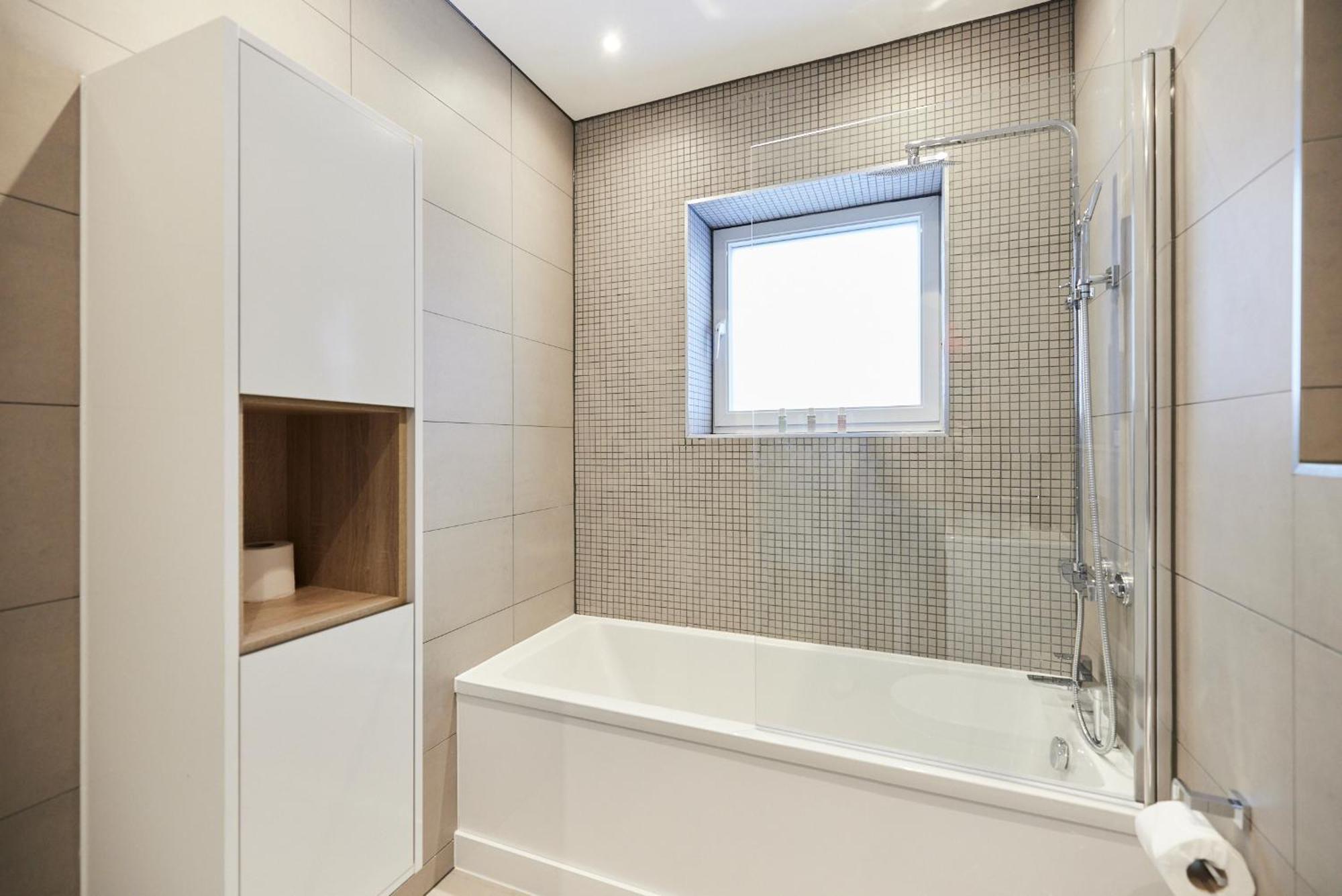 The Wembley Park Corner - Classy 2bdr Flat With Balcony London