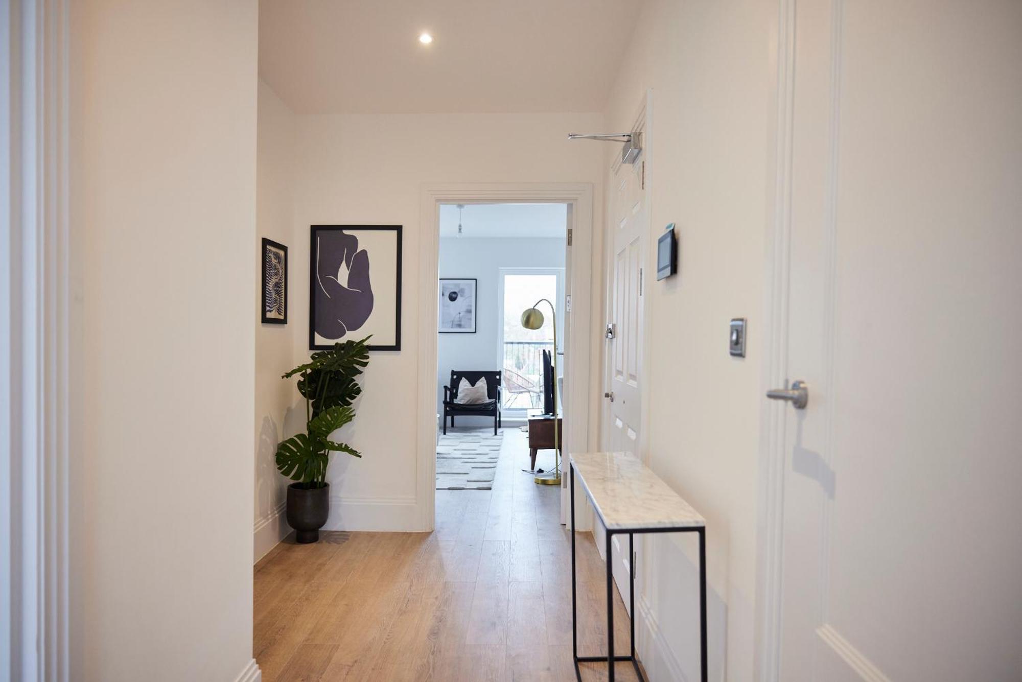 The Wembley Park Corner - Classy 2bdr Flat With Balcony *